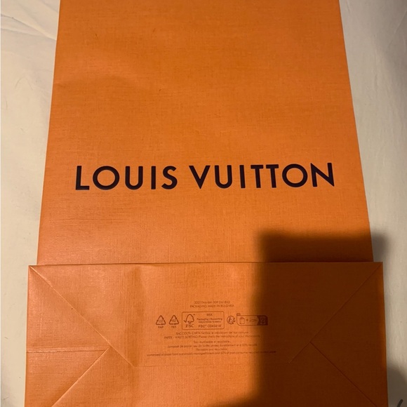 Louis Vuitton authentic brand new paper bag with handles. Must have! - Picture 3 of 4
